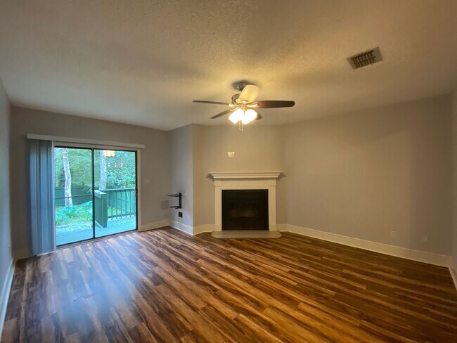 Foto del edificio - 1730 Beechwood Cir N