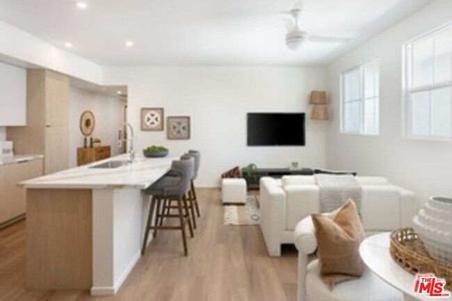 Foto del edificio - 2700 N Perris Blvd