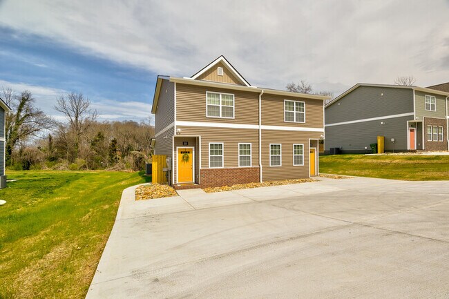 Building Photo - 406 Bogle St