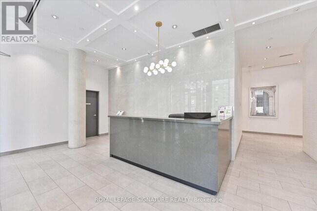 Photo du bâtiment - 246 Logan Ave