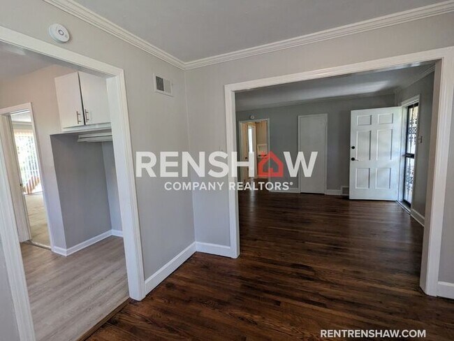 Foto del edificio - Enchanting 2 Bedroom 1 Bath off Cherry Roa...