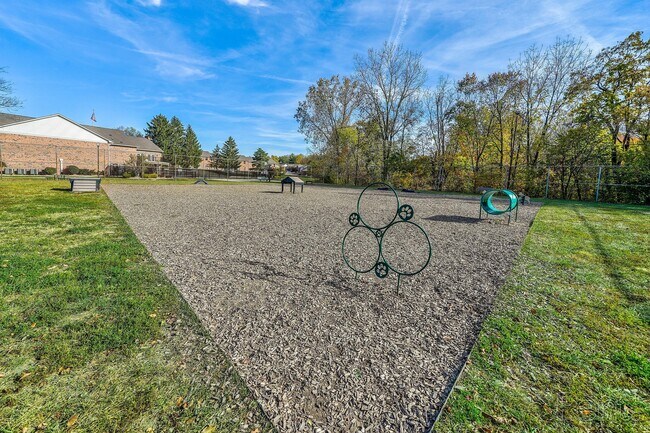 Building Photo - Lions Creek