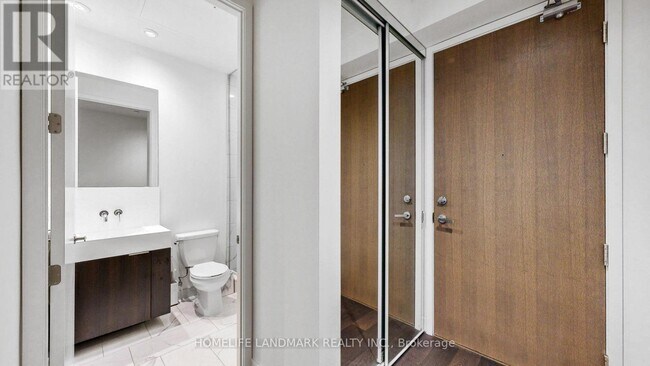 Photo du bâtiment - 15 Lower Jarvis St