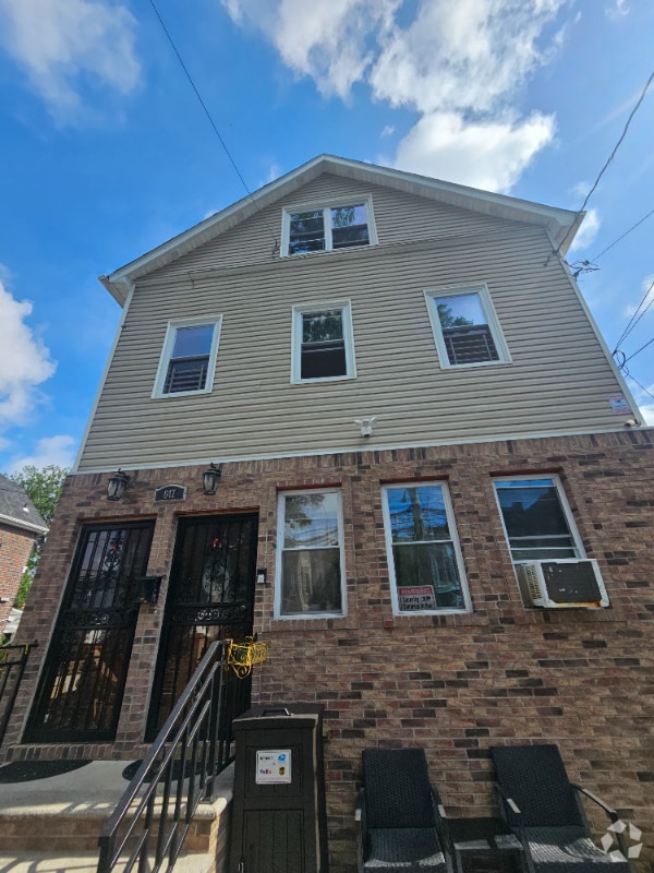 Building Photo - 649 E 219th St