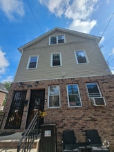 Building Photo - 649 E 219th St