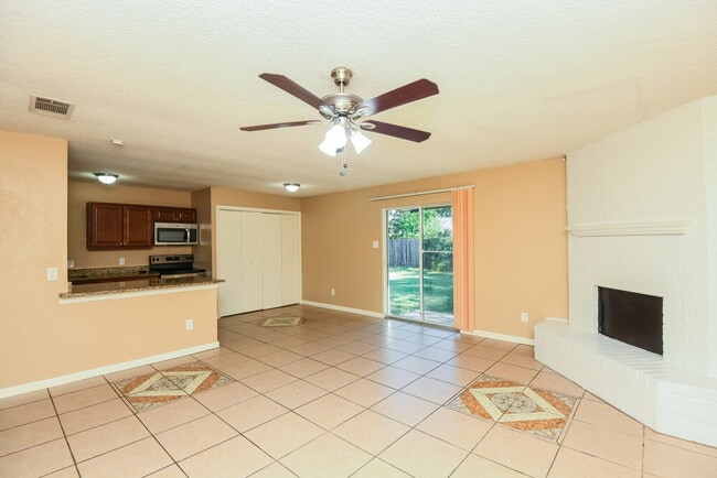 Building Photo - 3713 Arnold Dr