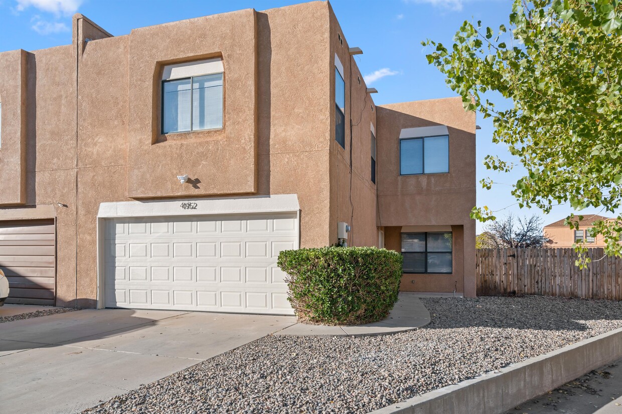Foto principal - 4952 Butte Pl NW