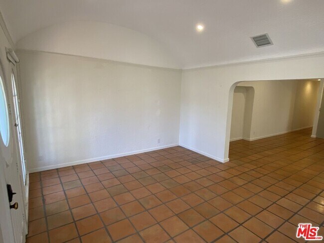 Foto del edificio - 623 N Poinsettia Pl