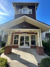 Building Photo - 816 Pavilion Pl