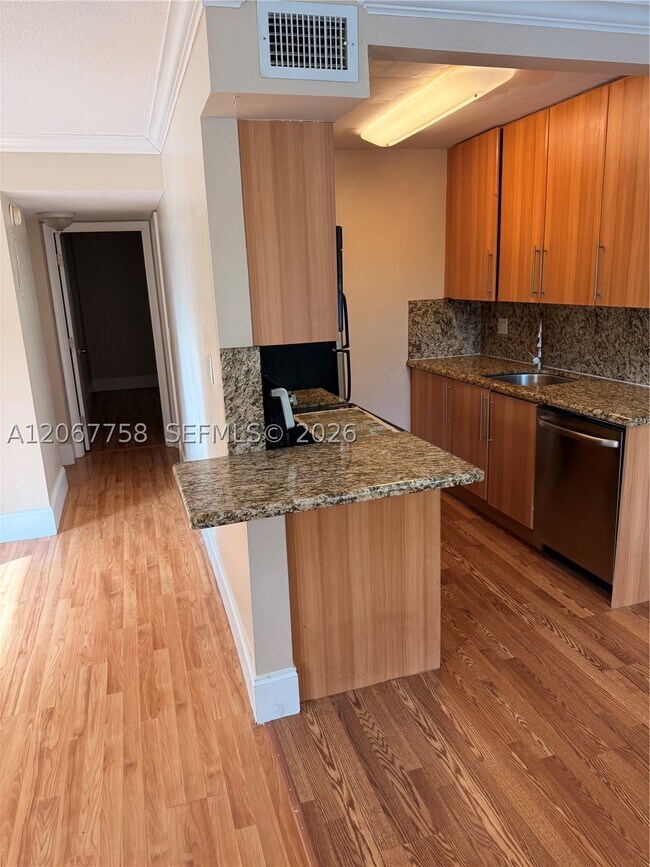 Foto del edificio - 1125 NE 16th Pl