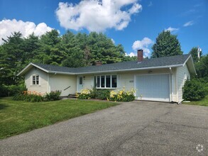 Building Photo - 133 Lake View Dr
