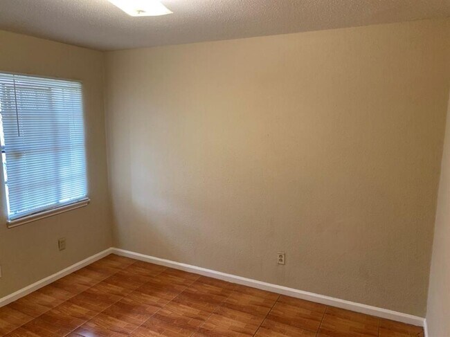 Building Photo - 4122 Boynton Dr