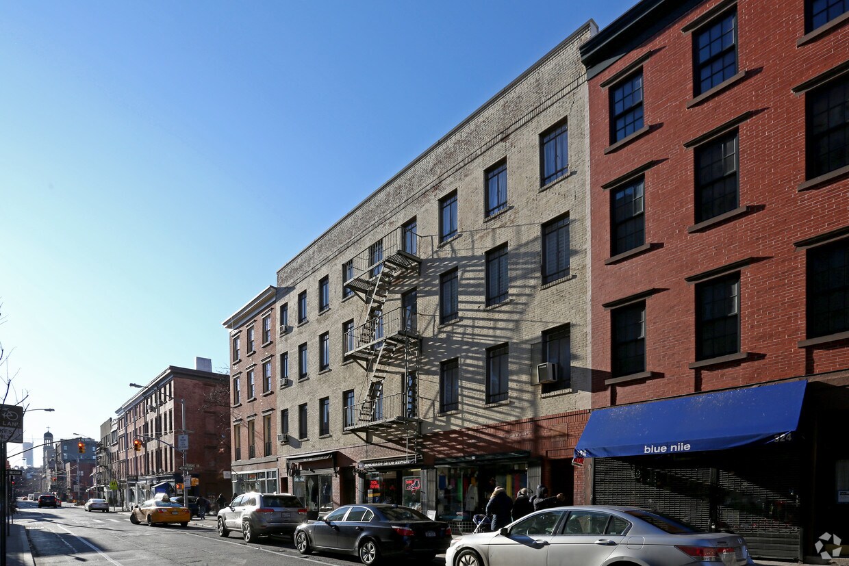 Foto del edificio - 318-322 Bleecker St