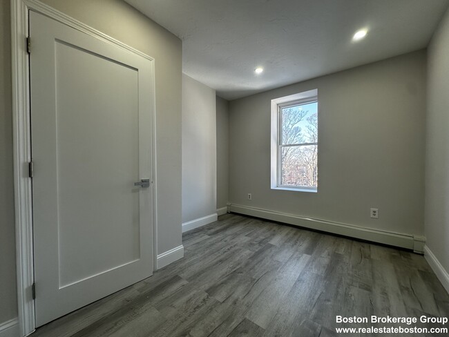 Building Photo - 90 Hammond St