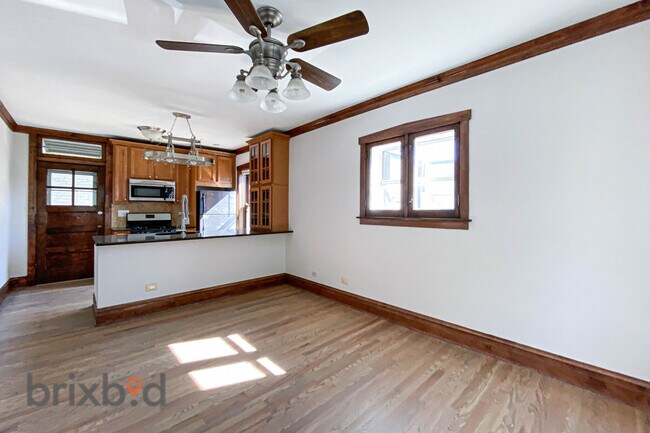 Building Photo - 1711 W Belle Plaine Ave