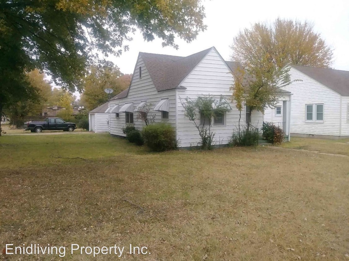 Primary Photo - 724 W Indiana Ave