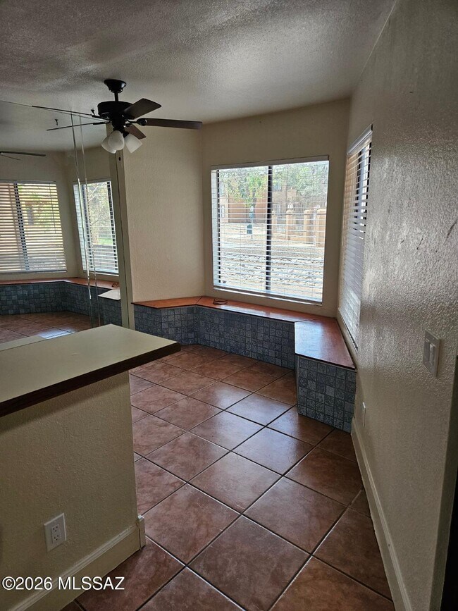 Foto del edificio - 5664 S Wood Crest Dr