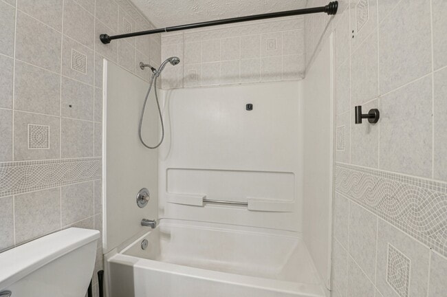 Foto del edificio - 2932 Chillingworth Dr