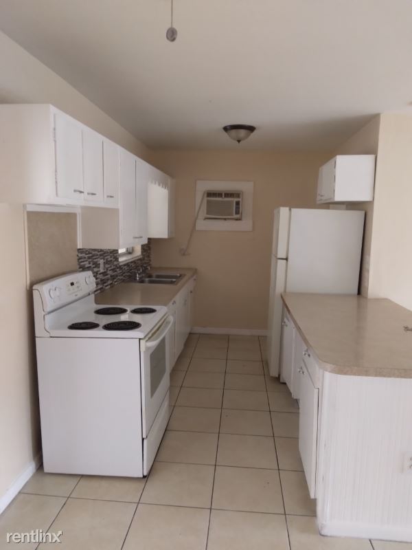 Building Photo - 3 br, 1 bath House - 22138 BELINDA AVE
