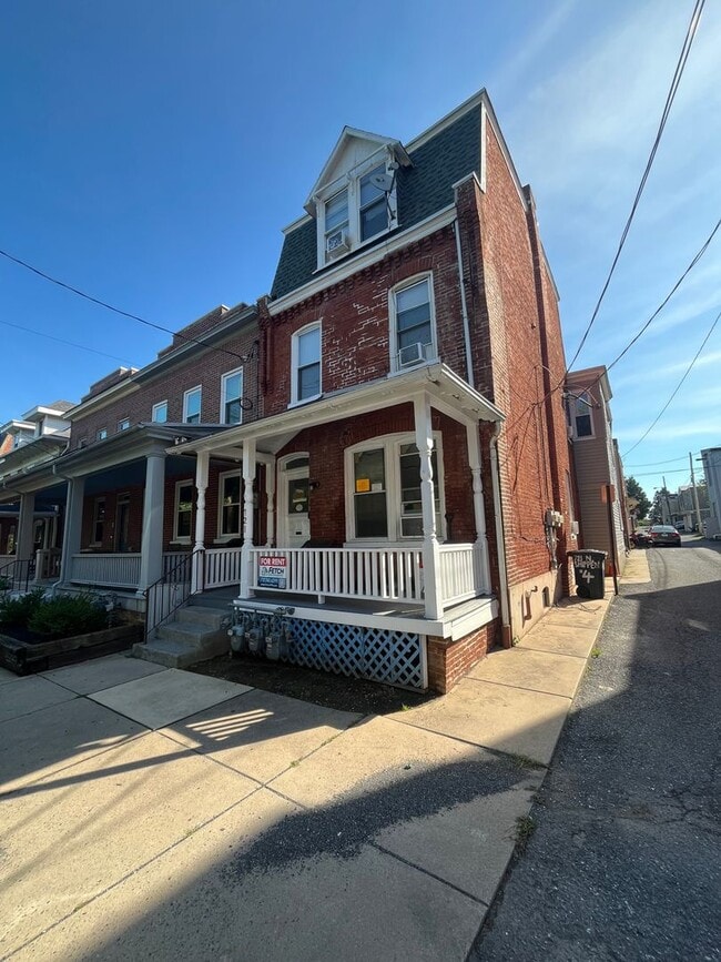 Building Photo - 721 N Shippen St