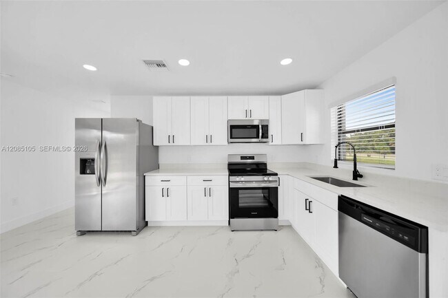 Foto del edificio - 4985 Fairway Ct