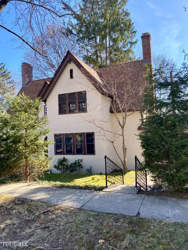 Building Photo - 3 br, 1.5 bath House - 13 St Elmo Rd