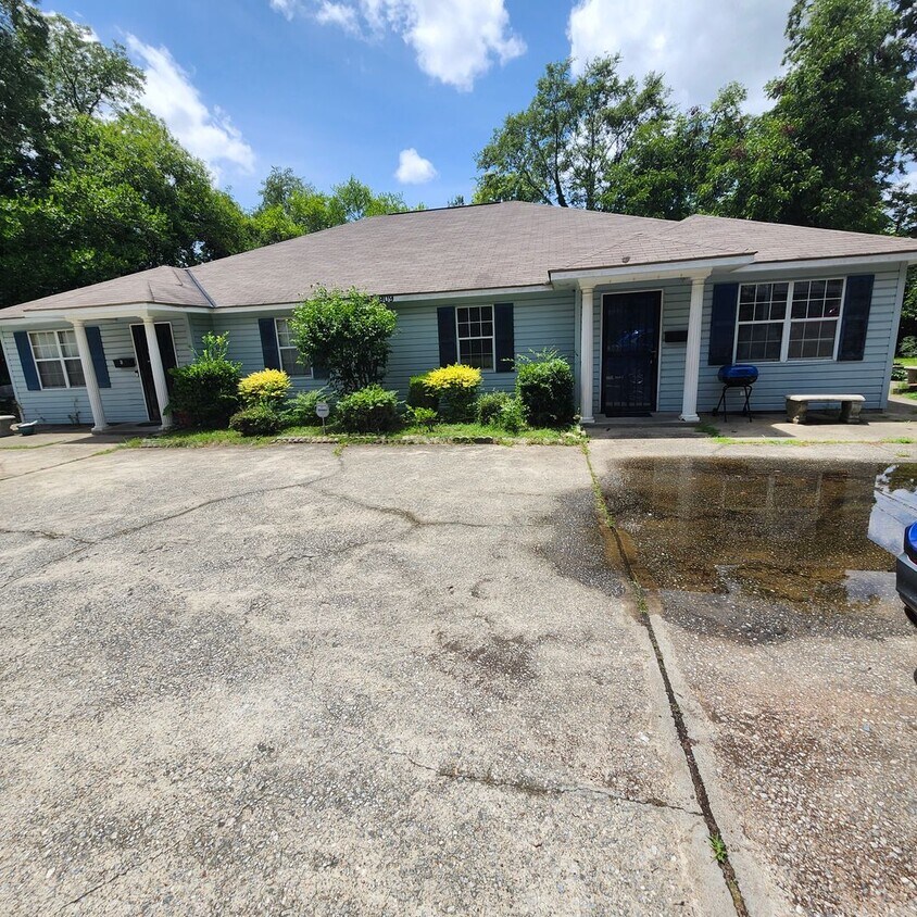 Primary Photo - renovated 2 bedroom for rent