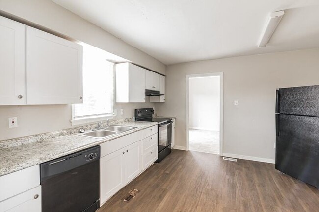Building Photo - 5537 Autumnleaf Dr