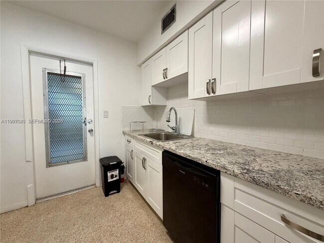 Foto del edificio - 1135 101st St