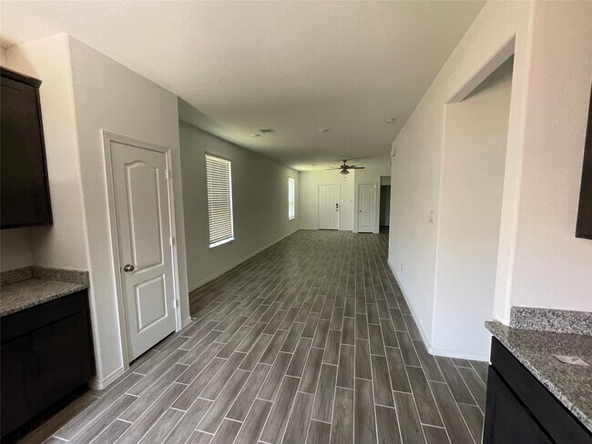 Building Photo - 25572 Northpark Palm Dr