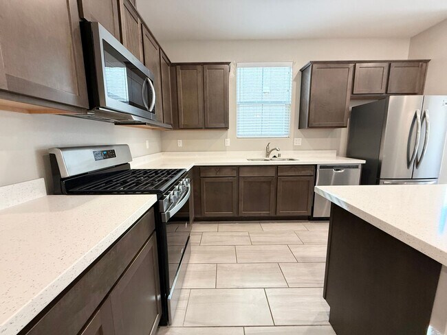 Building Photo - 4/BD 3/BA Sleek, Spacious & Designed to Im...