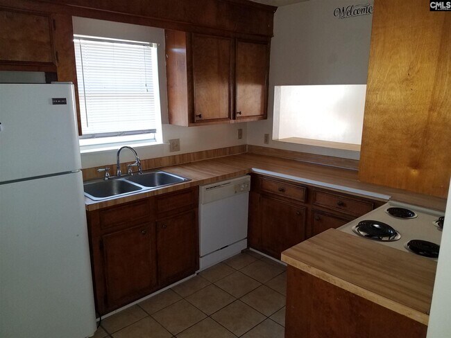 Building Photo - 120 Country Town Dr