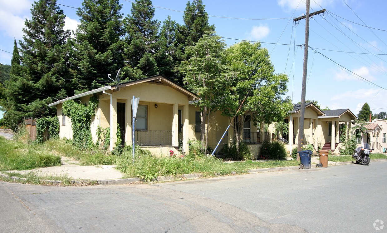 Building Photo - 824-836 Richardson St