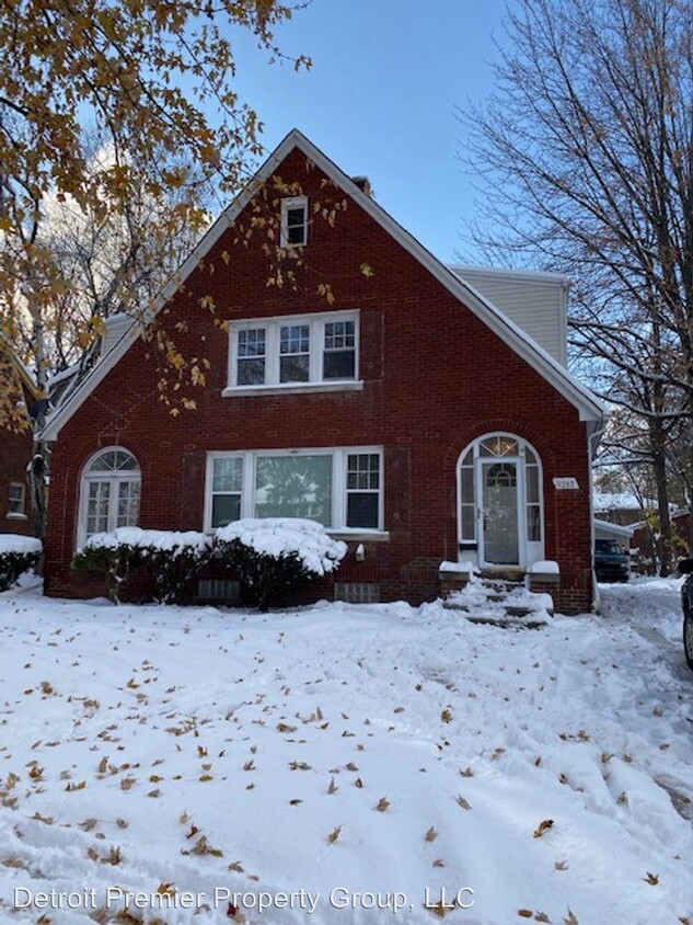 Primary Photo - 4 br, 2 bath House - 9282 W Outer Drive