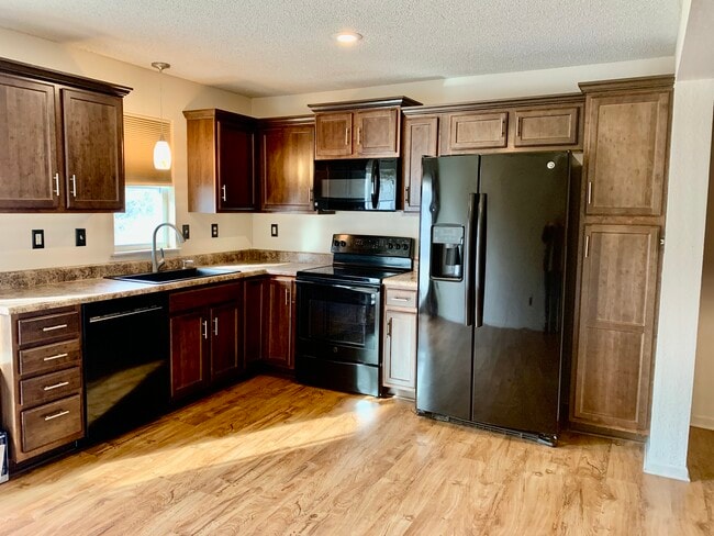 Updated Kitchen - 222 Pointe Ln