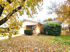 Building Photo - 2104 Hardy Dr
