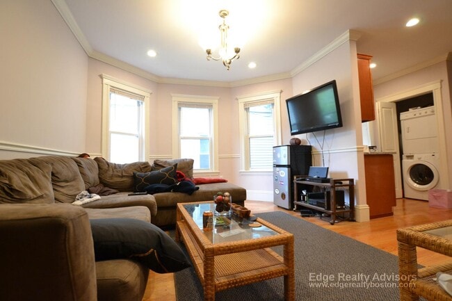 Building Photo - 66 Tremont St