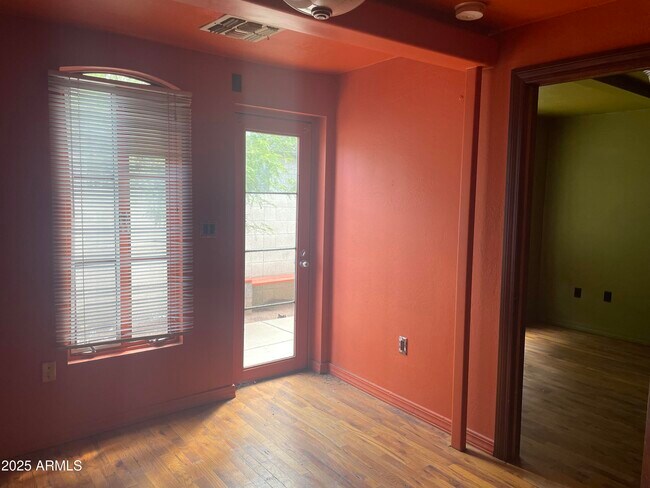 Foto del edificio - 1214 W Roosevelt St