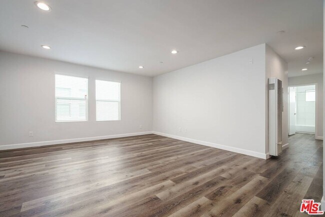 Foto del edificio - 8738 S Figueroa St