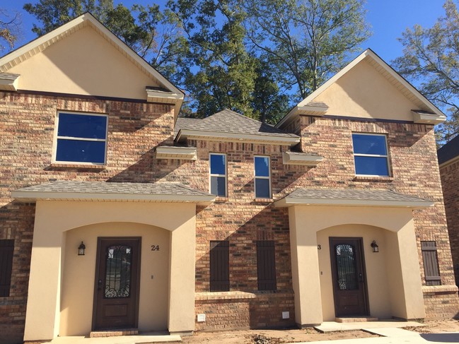 Foto del edificio - Bayou Maison Townhomes