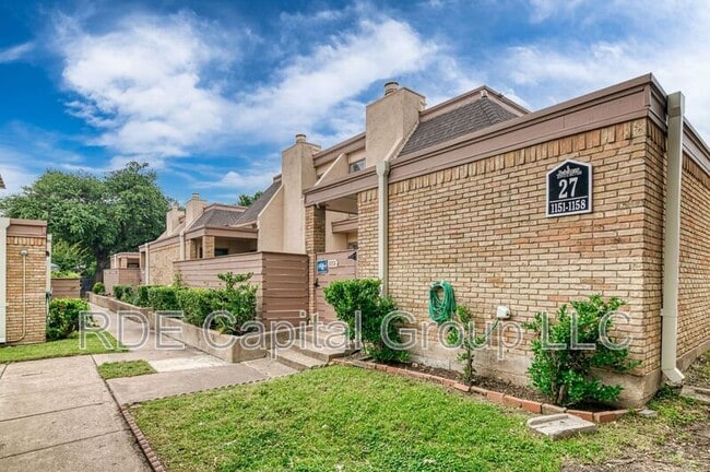 Photo - 3121 Park Ln House