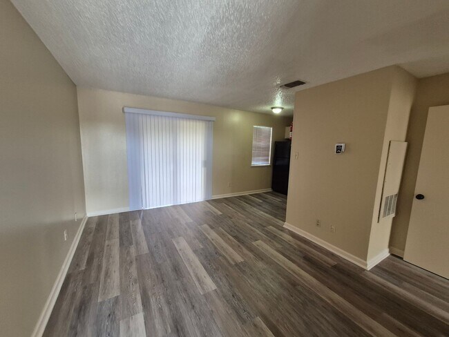 Foto del edificio - 300 Moursund Blvd