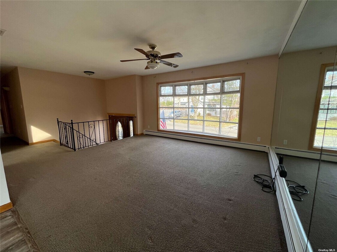 40 E 21st St, Huntington Station, NY 11746 House Rental in Huntington