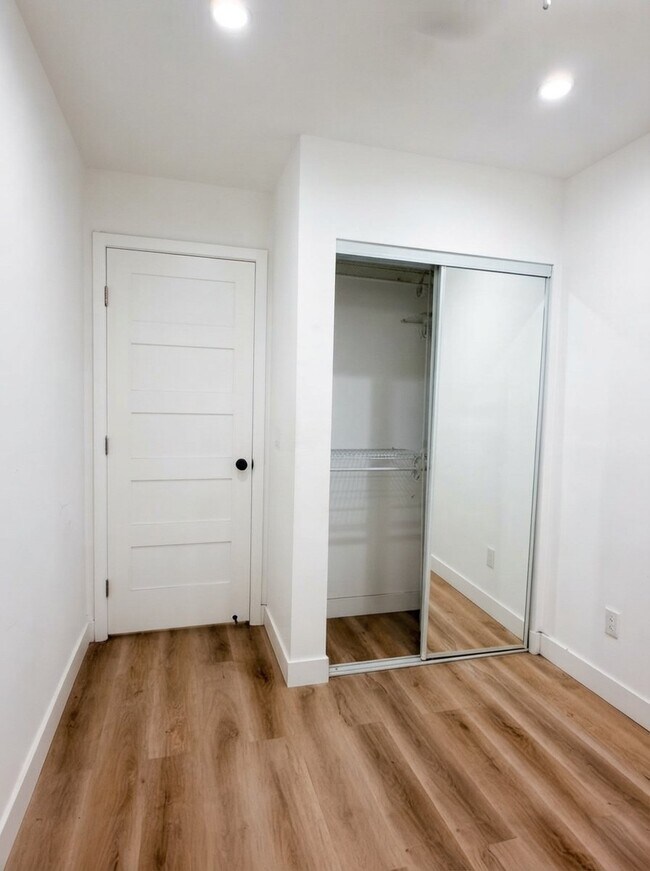 Foto del edificio - 6512 Osler St
