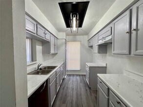 Building Photo - 8299 Cambridge St