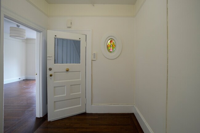 Foto del edificio - 1045 Treat Ave
