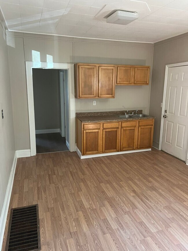Foto del edificio - 3 bedroom House in Huntington, WV $800