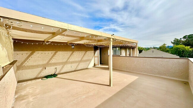 Building Photo - Beautifully Remodeled Upstairs Condo Unit ...