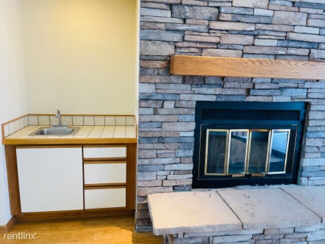 Building Photo - 3 br, 2 bath Townhome - 3545 Briarwood Blvd