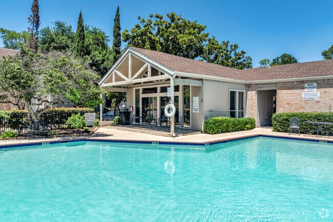 7900 N Stadium Dr - Alternate - Briar Green Condominiums